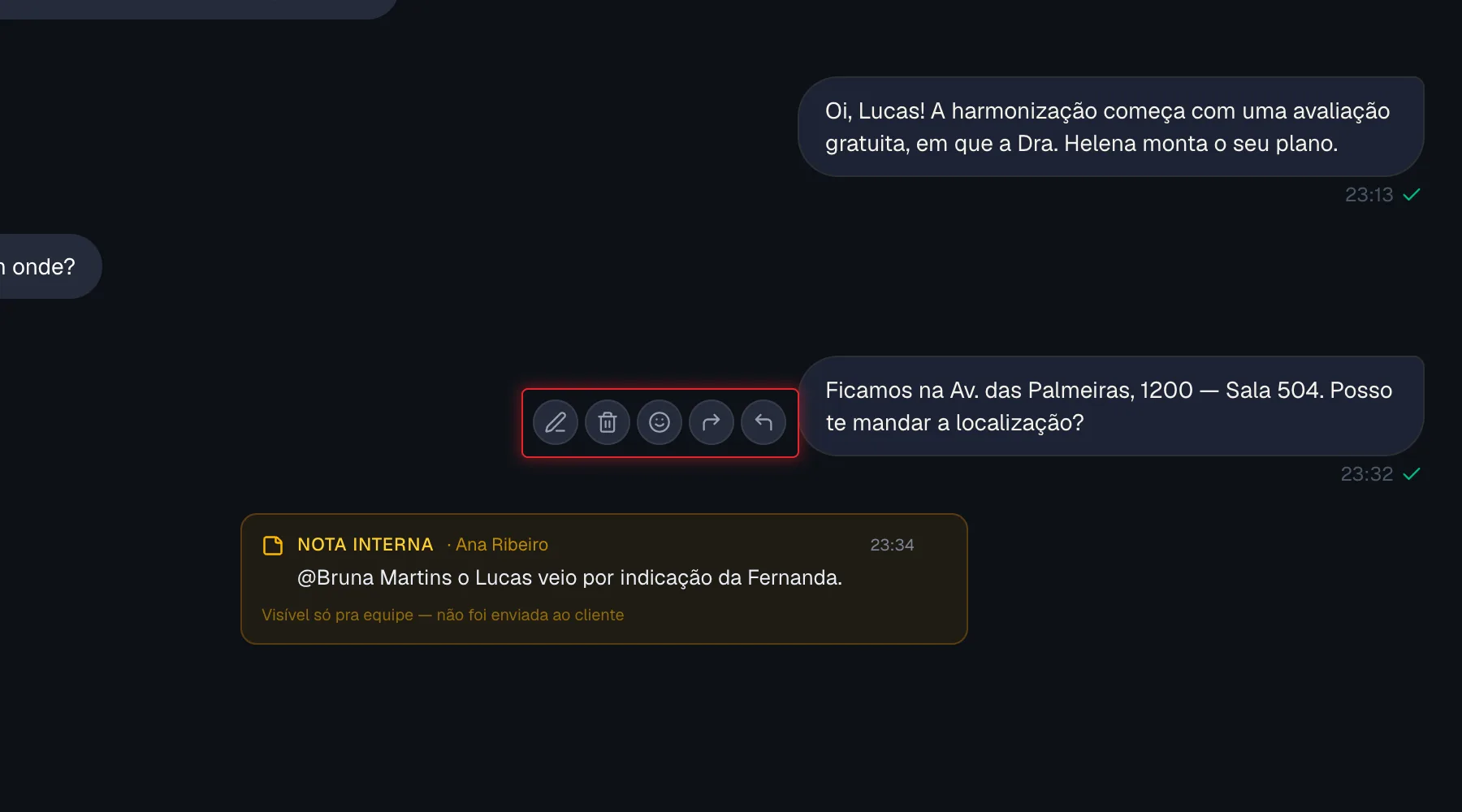 Ícones de ação ao lado de uma mensagem ao passar o mouse