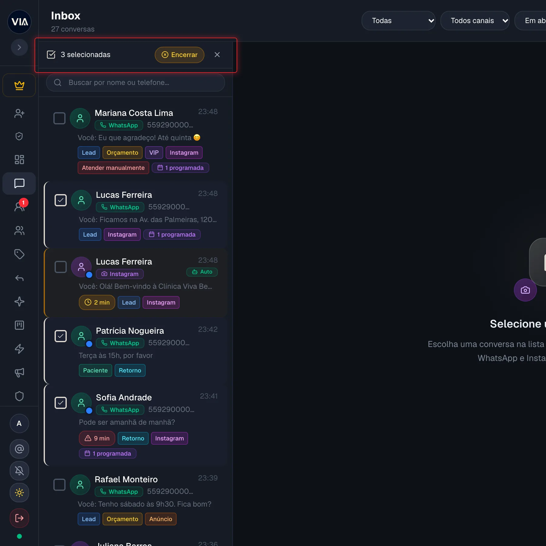 Modo de seleção com conversas marcadas e o botão Encerrar