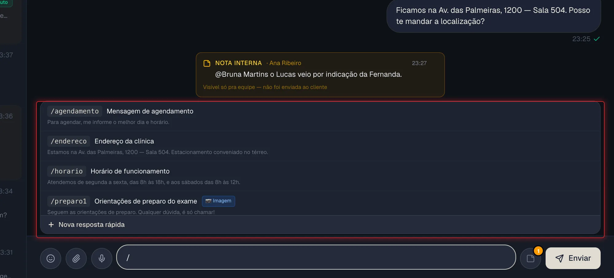 Lista de respostas rápidas aberta ao digitar barra no campo de resposta